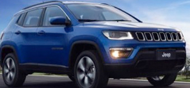 Veículo da marca Jeep em azul brilhante