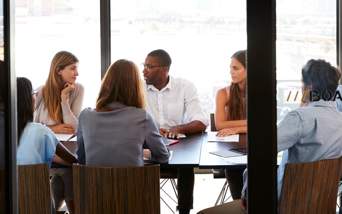 Grupo de funcionários em uma reunião