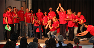 EMEA-whychoose-voluntry-ko 자원봉사 행사에서의 직원들