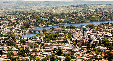 아르헨티나 코르도바의 조감도 건물과 수역
