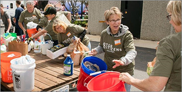 세차 모금 행사에서 자원봉사를 하는 FCA 직원들